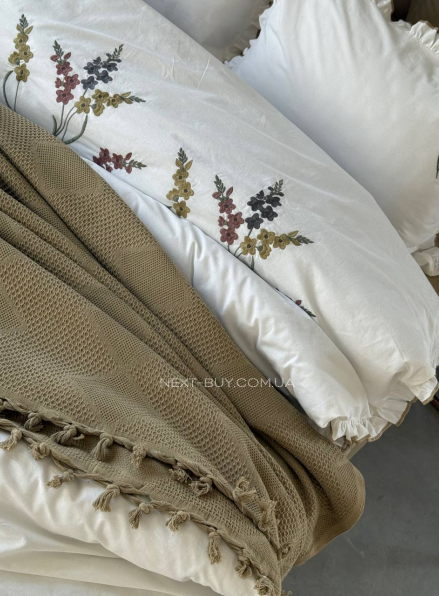 Постільна білизна з вишивкою і піке Saheser Eveline haki євро 200х220