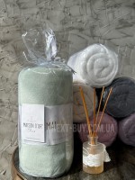 Простынь махровая на резинке 180х200+28см Maison D'or  Terry Fitted sheet green с наволочками