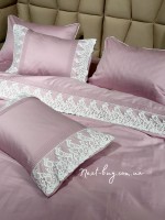 Постільна білизна Maison D'or Gloria dark lilac 200x220см сатин з мереживом фіолетовий
