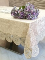 Бархатная скатерть для стола Ipek krem с кружевом 160х220 Турция