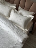 Maison D'or Juanna ecru-lilac постельное белье евро 200х220 сатин с вышивкой из мелких цветочков — изображение 8
