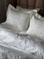 Maison D'or Juanna ecru-lilac постельное белье евро 200х220 сатин с вышивкой из мелких цветочков — изображение 3