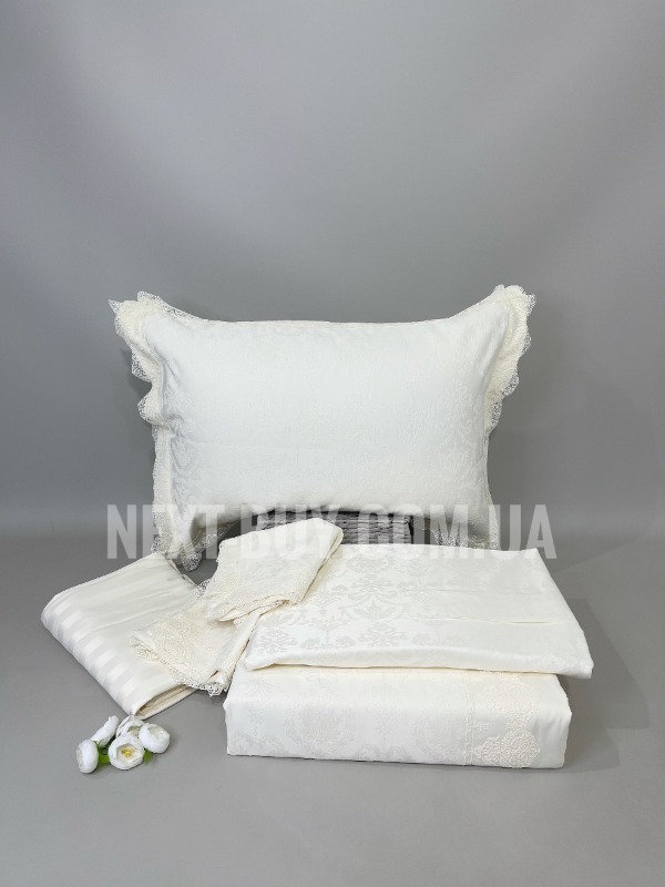 Maison D'or Mirabella Bedcover set krem набір постільної білизни з покривалом і наволочками 200x220см сатин жакард з мереживом - Зображення 1