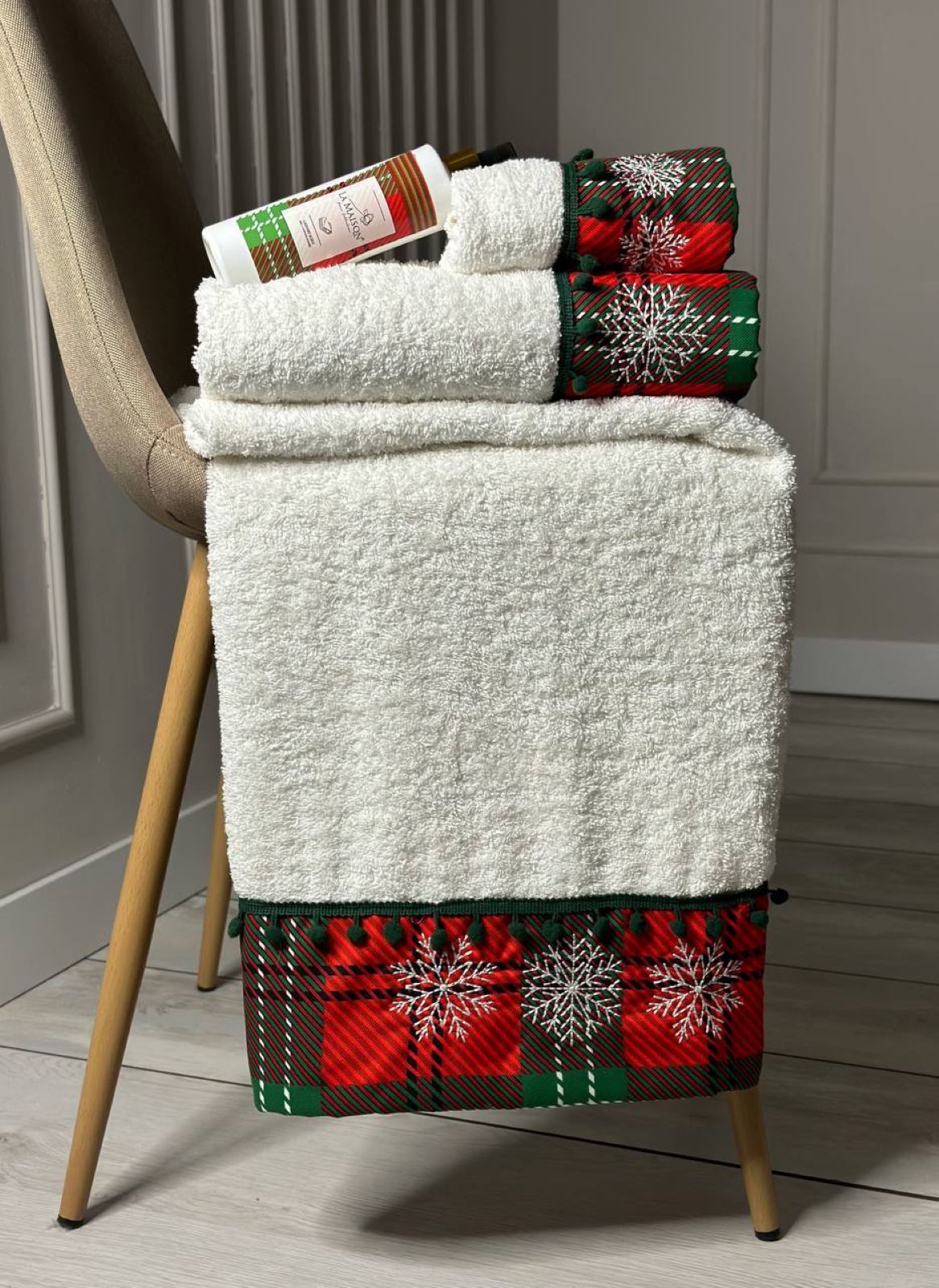 Новогодний набор махровых полотенец La Maison Merry 3шт. + ароматический спрей — изображение 1