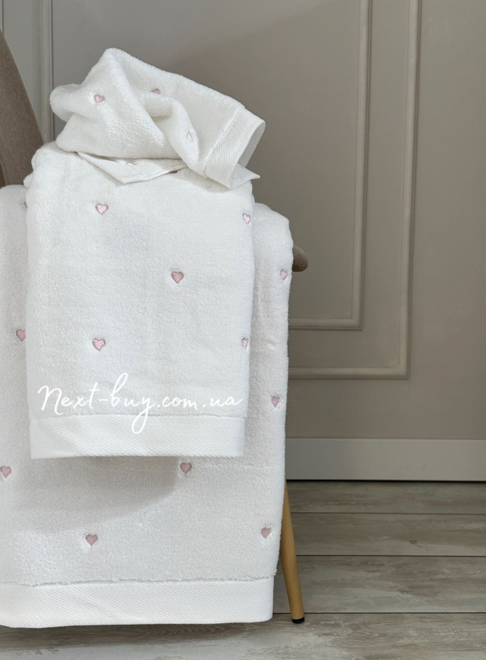 Набор махровых полотенец Maison D'or Soft Hearts white-pink с сердечками — изображение 2