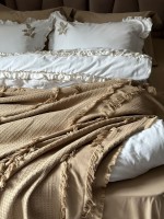 Постельное белье с вышивкой и пике Saheser Brianna khaki евро 200х220