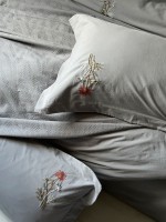 Постельное белье с вышивкой и пике Saheser Noris grey евро 200х220 — изображение 4