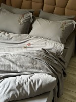 Постельное белье с вышивкой и пике Saheser Noris grey евро 200х220