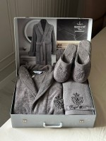 Махровый набор мужской халат с тапочками и с 2-мя полотенцами Maison D'or Royal Crown Antracite с вышивкой