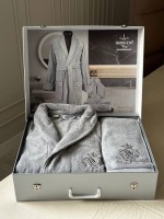 Махровий набір чоловічий халат з тапочками та з 2-ма рушниками Maison D'or Royal Crown Grey з вишивкою