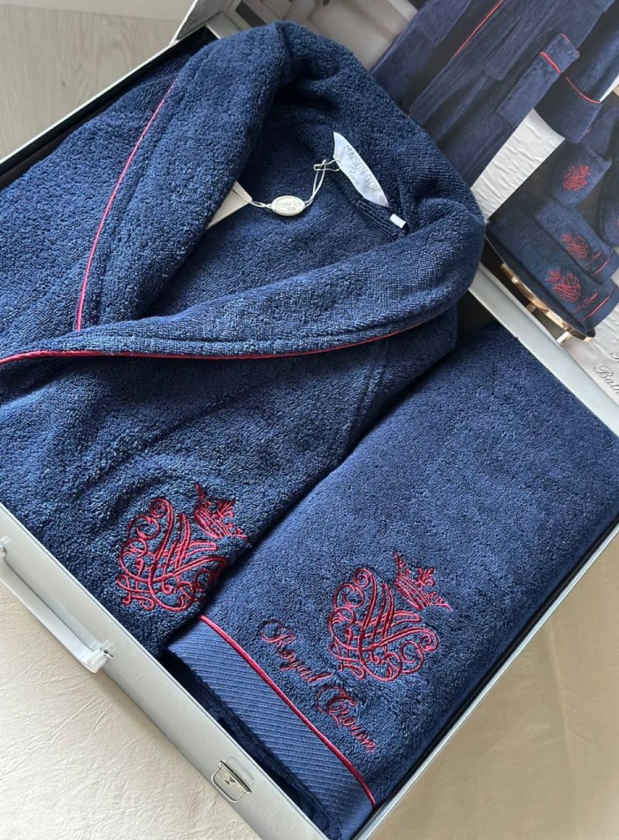 Махровый набор мужской халат с тапочками и с 2-мя полотенцами Maison D'or Royal Crown Navy с вышивкой — изображение 3