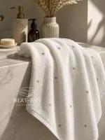 Банное полотенце Kassatex New York Zephire Eponge Adulte, кремовое с вышивкой сердечек, 90×150 см