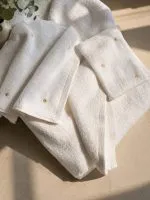 Банное полотенце Kassatex New York Zephire Eponge Adulte, кремовое с вышивкой сердечек, 90×150 см — изображение 5